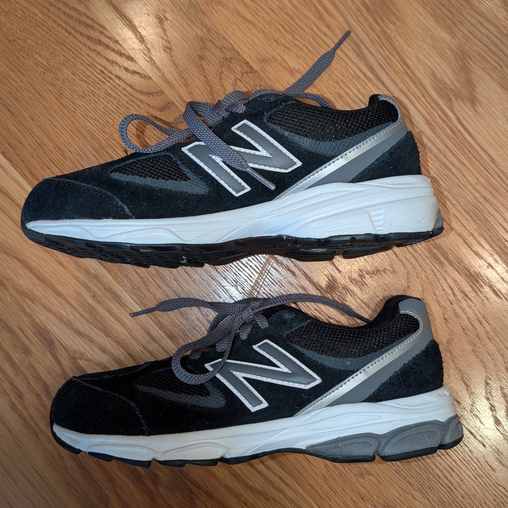 New Balance Black and Gray Sneakers with Mesh Suede Design